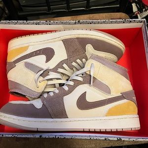 Air Jordan 1 Mid SE Craft